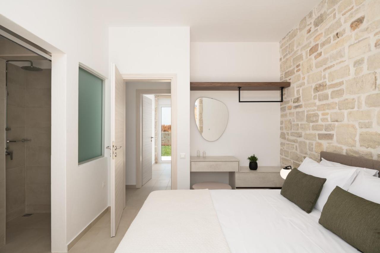 Evaero Villas I, Ii, Iii, IV - An Ever-So Inviting Escape, By Thinkvilla Szfáka Kültér fotó
